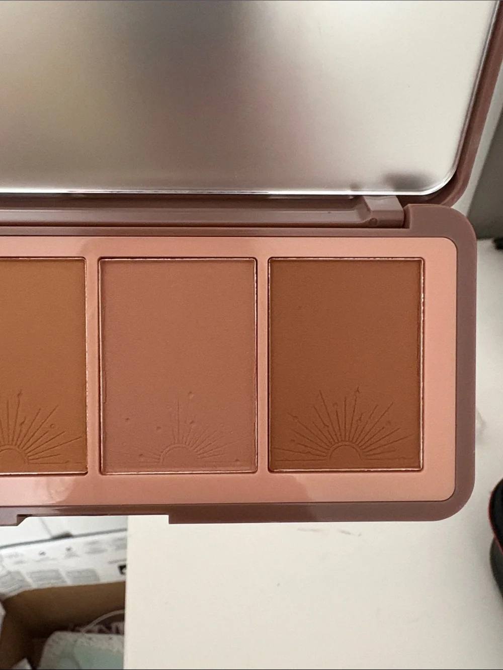 Pinky B Beauty Bronzer & Contour Palette - Hot commodity